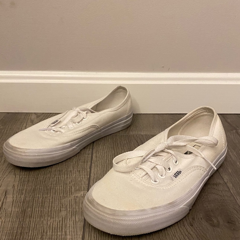 White Vans, 7 women’s